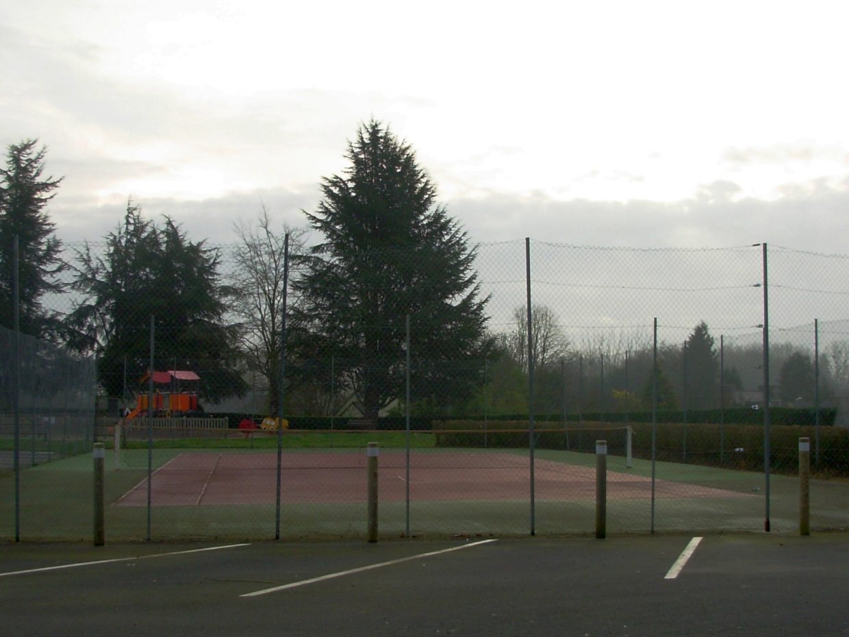 Terrain de tennis extérieur
